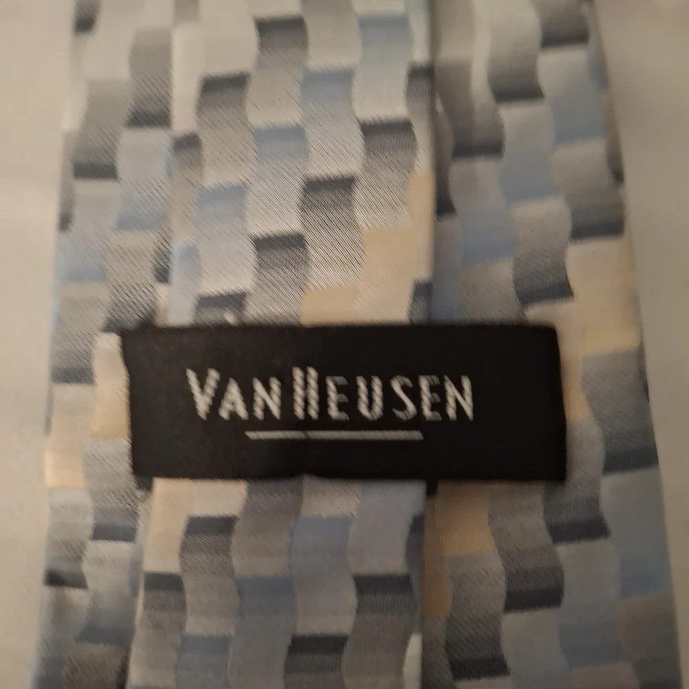 Van Heusen Wavy Pattern Tie in Blue and Cream